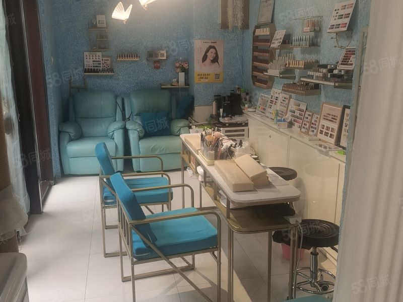 大兴龙湖天街临街底商美甲店转让
