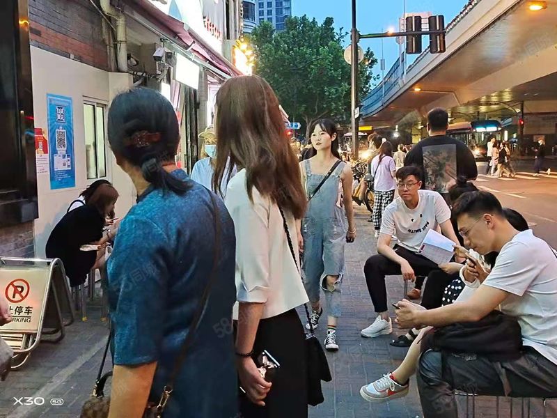 地段好的无情!中山公园定西路沿街重餐饮!招酒吧烧烤面馆米线等