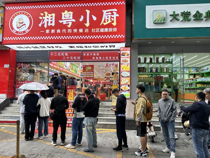 家里生小孩无人照顾，餐饮店铺转让一天营业3000门口有大外摆