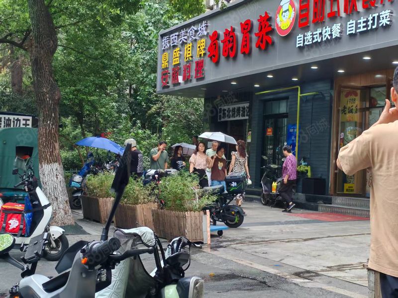 市中心万人小区可早餐 500米没有任何早餐