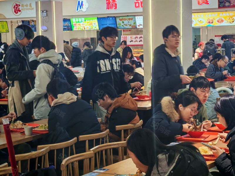 学生一万多人,只有一个食堂,周围没有商业街,竞争小,生意稳定