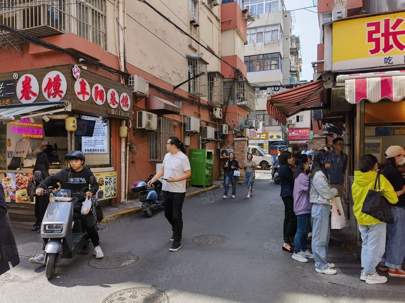 新街口陆家巷带院子，天然气有双证 位置看了肯定满意