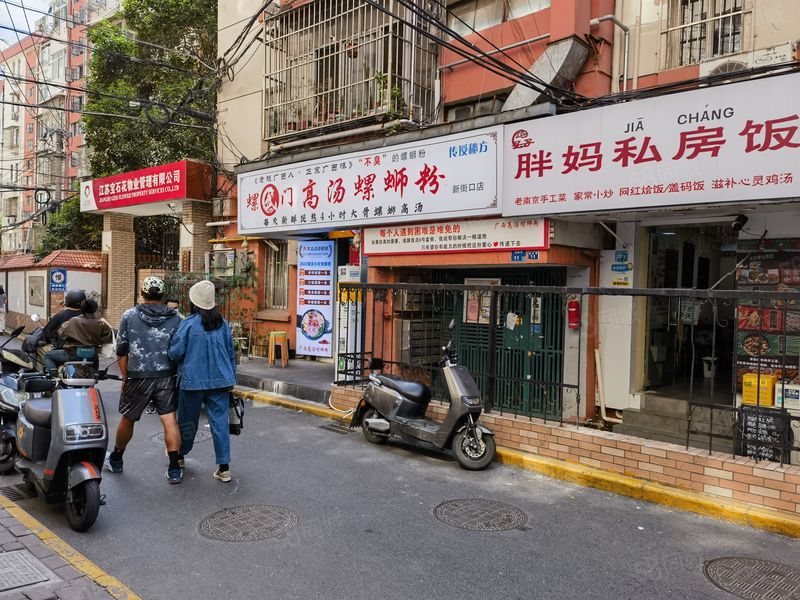 丰富路跟明瓦廊中间 门头显眼 价格可谈 纯用电