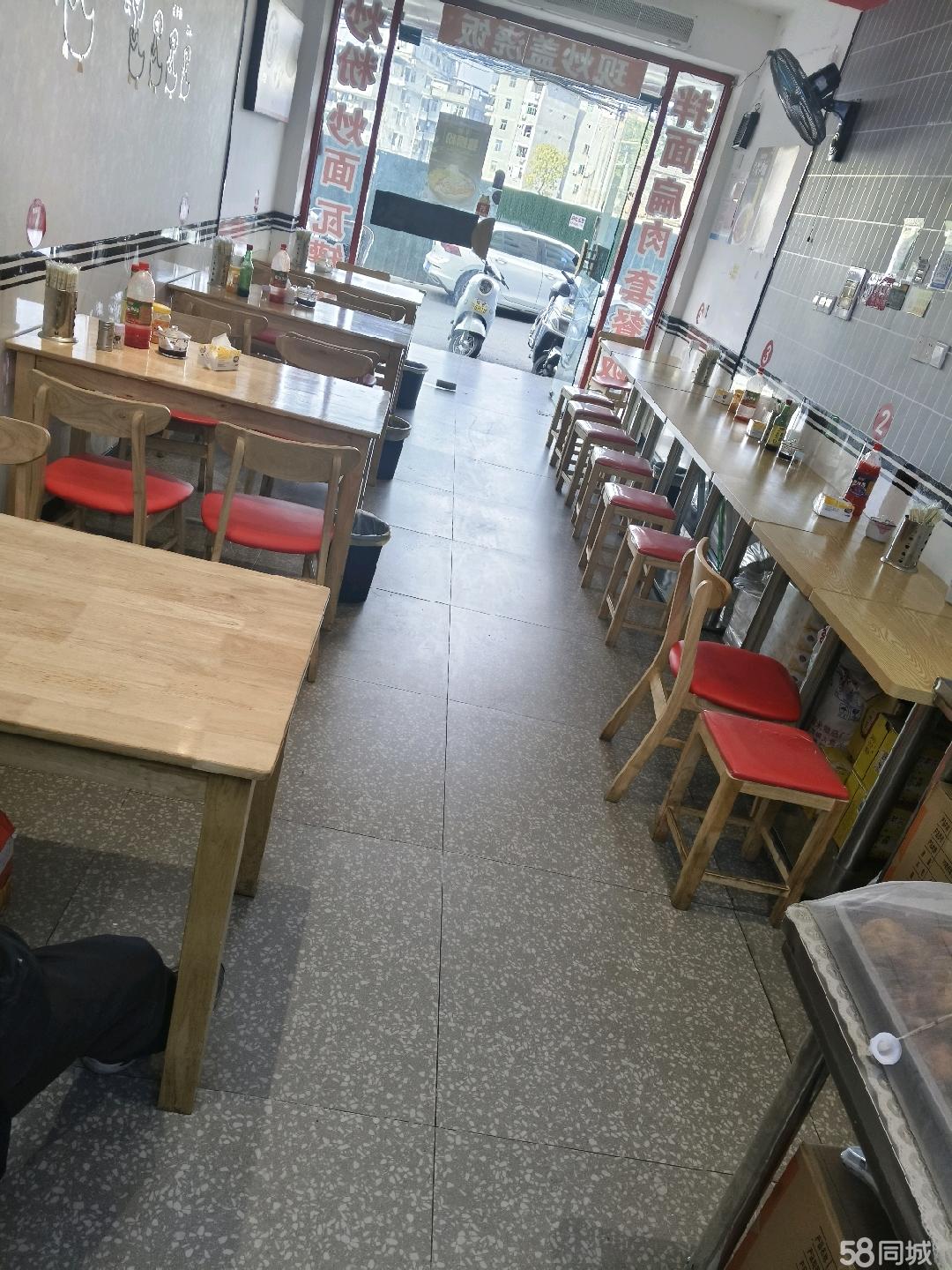 3-4个大学校门口小吃店转让