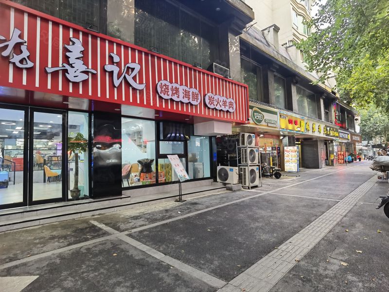平江府路拐角位置门头7米 可明火 业态不限 可谈