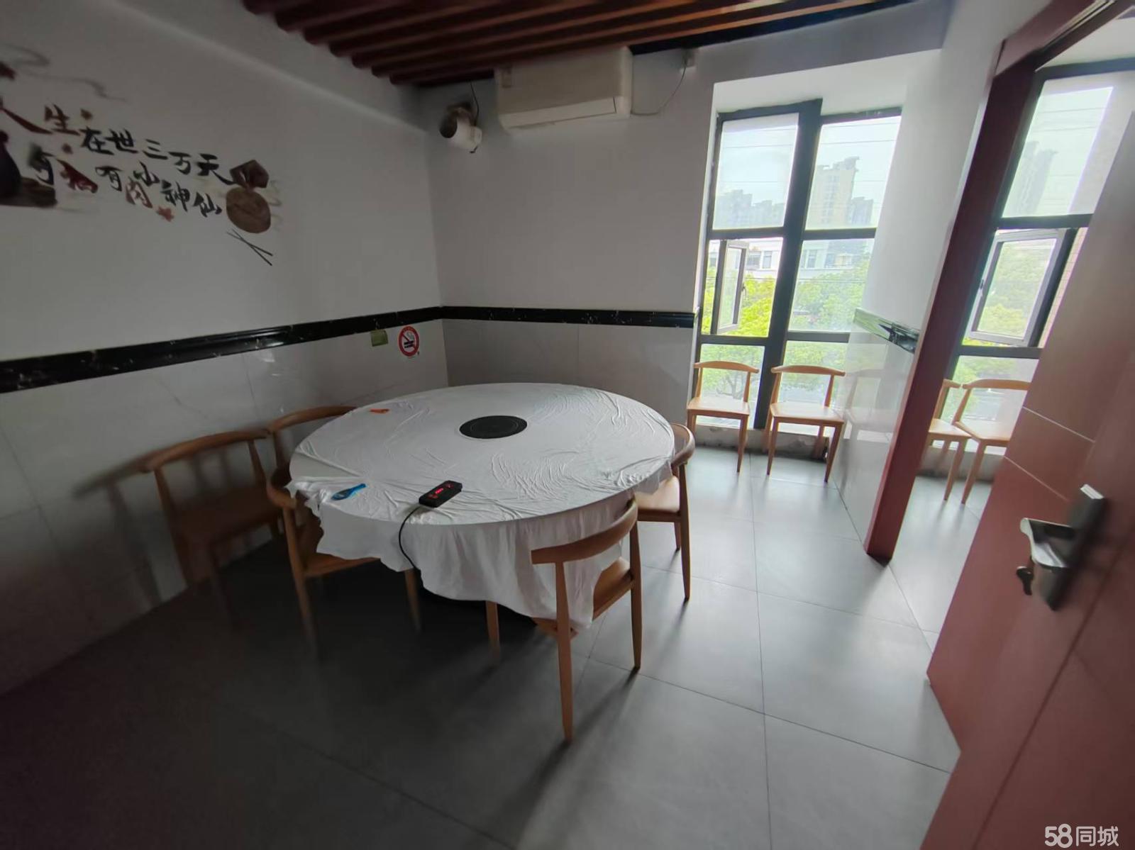 烧烤炒菜火锅烤鱼店转让，沪亭南路临街店铺，开通天燃气
