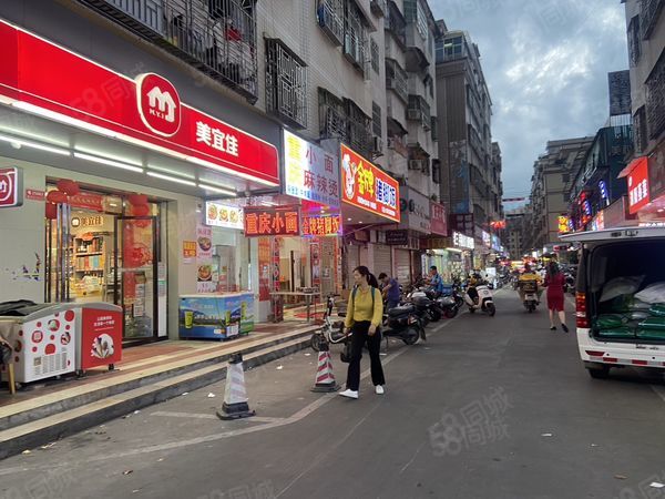 家里有急事,便利店整店转让 大拐角双门面 4万多人城中村