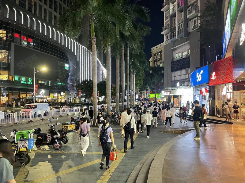 罗湖宝安南路临街旺铺转让，位置好人流量大，适合做各种餐饮！