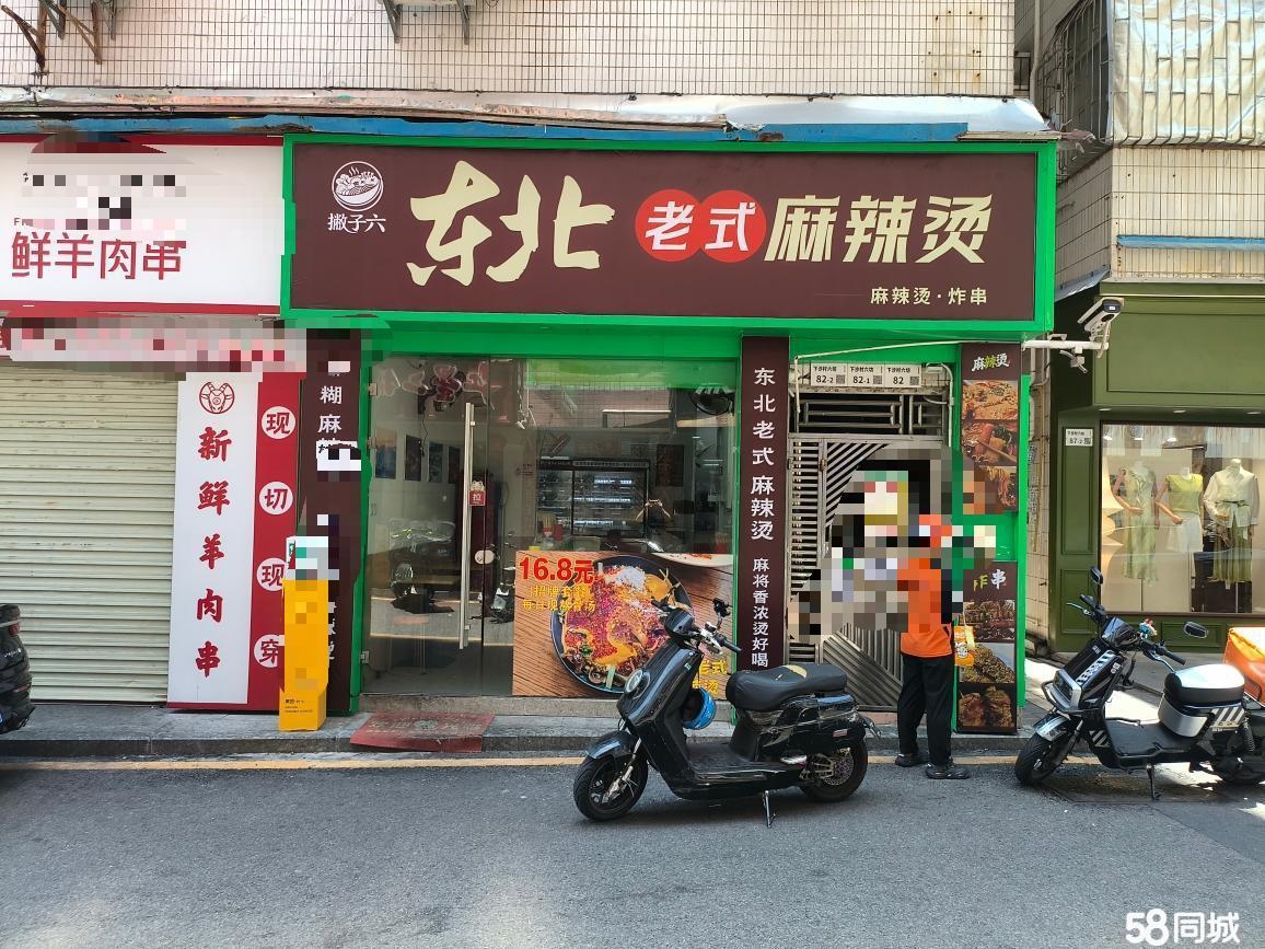 福田下沙临街麻辣烫餐馆转让，配套齐全，可明火，人流量大，可谈