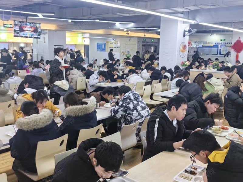 武汉大学食堂个人档口转让，在校学生5万多人，日营业额4千