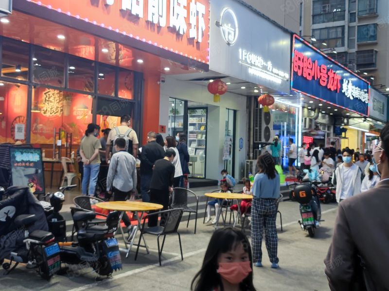 天润城第五街区60平通铺同排餐饮氛围浓厚双证齐全展示面亮眼
