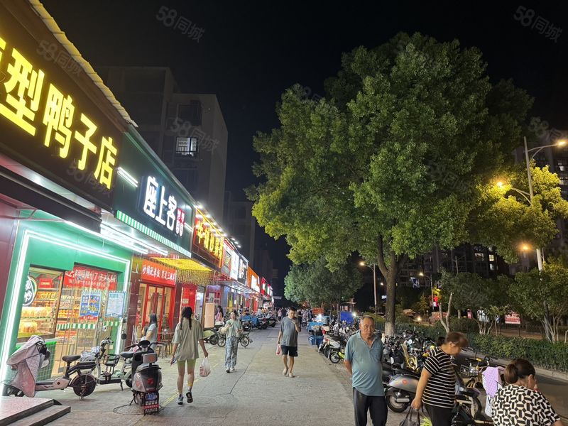 天润城第五街区,川海风尚麻辣烫总店旁边,门宽5米,业态不限制