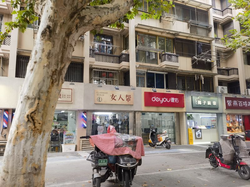 南湖网红主街门面 门宽5米 户型通透 带品牌咨询