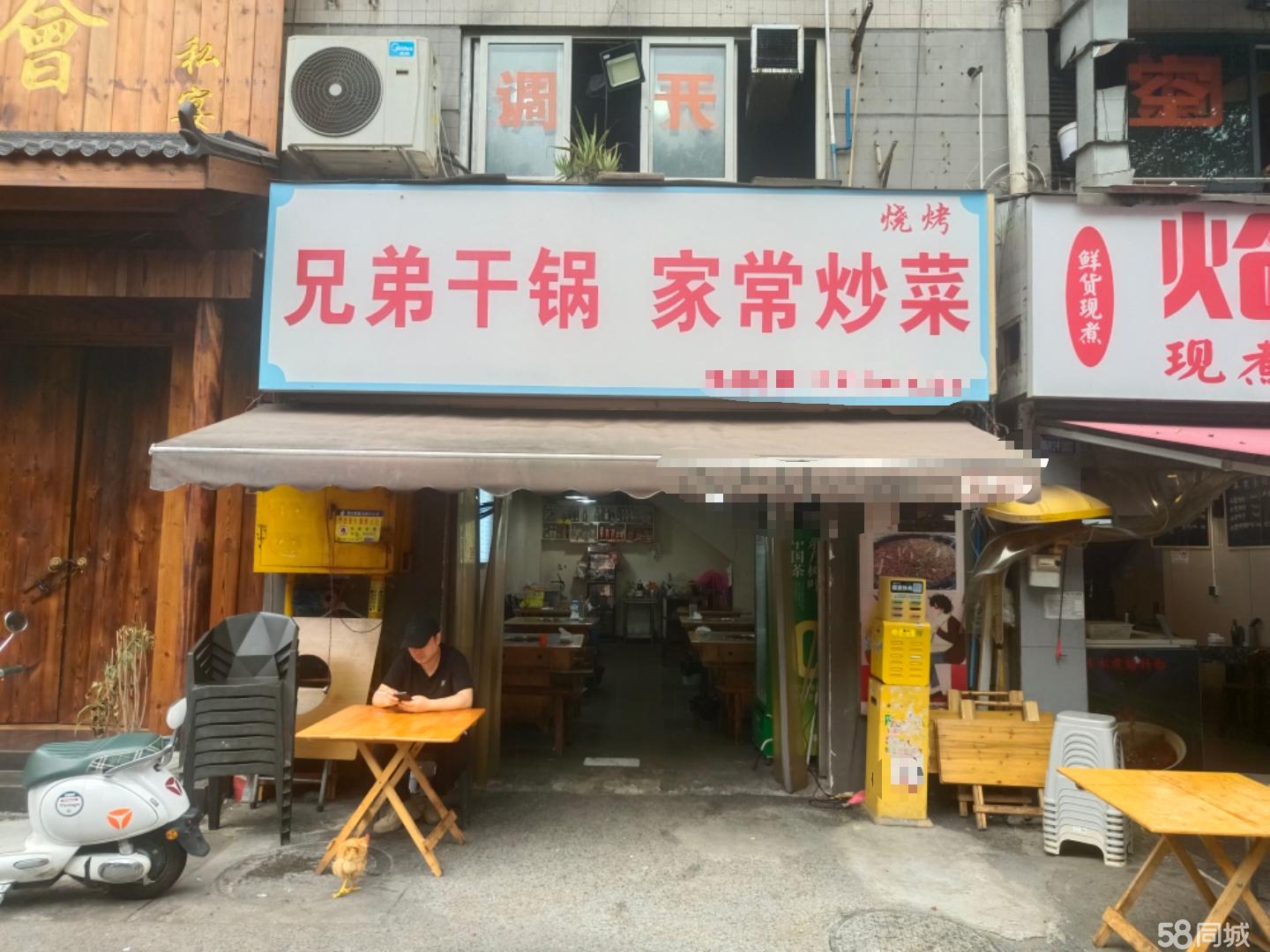 龙脊广场餐饮街,小区大门旁营业中两层餐馆整体转让 中介勿扰