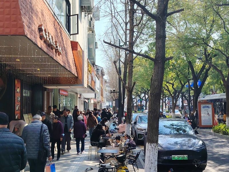 凤凰街离十全街仅30米沿街铺，5米门头纯一楼70平业态无限制