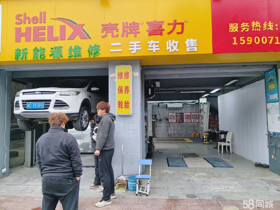 四个工位，有二楼，可住人，周边有四个小区，停车方便