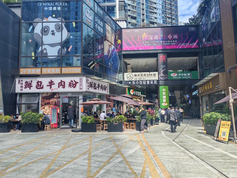 罗湖转角临街商铺,有外摆,租25000月,餐饮功能具备