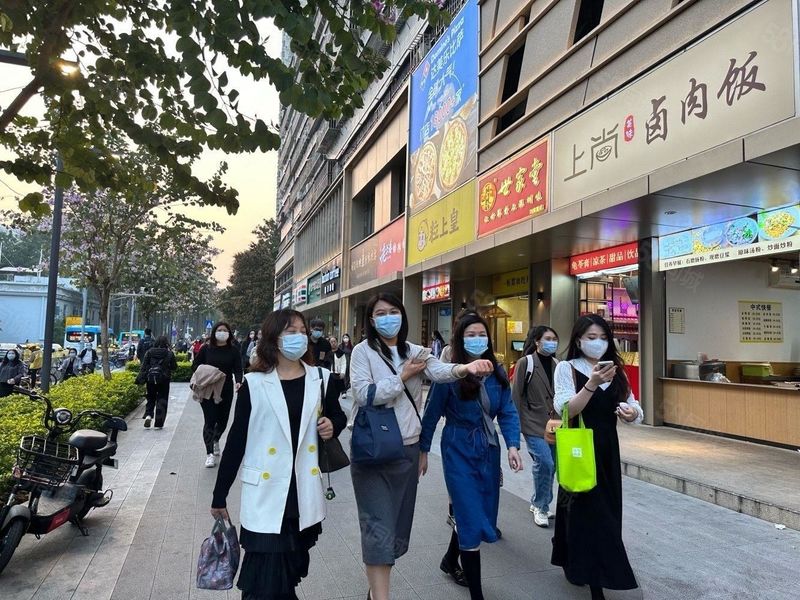 福田福保地铁口商铺，面积使用46平，适合猪脚饭，粉面，奶茶等