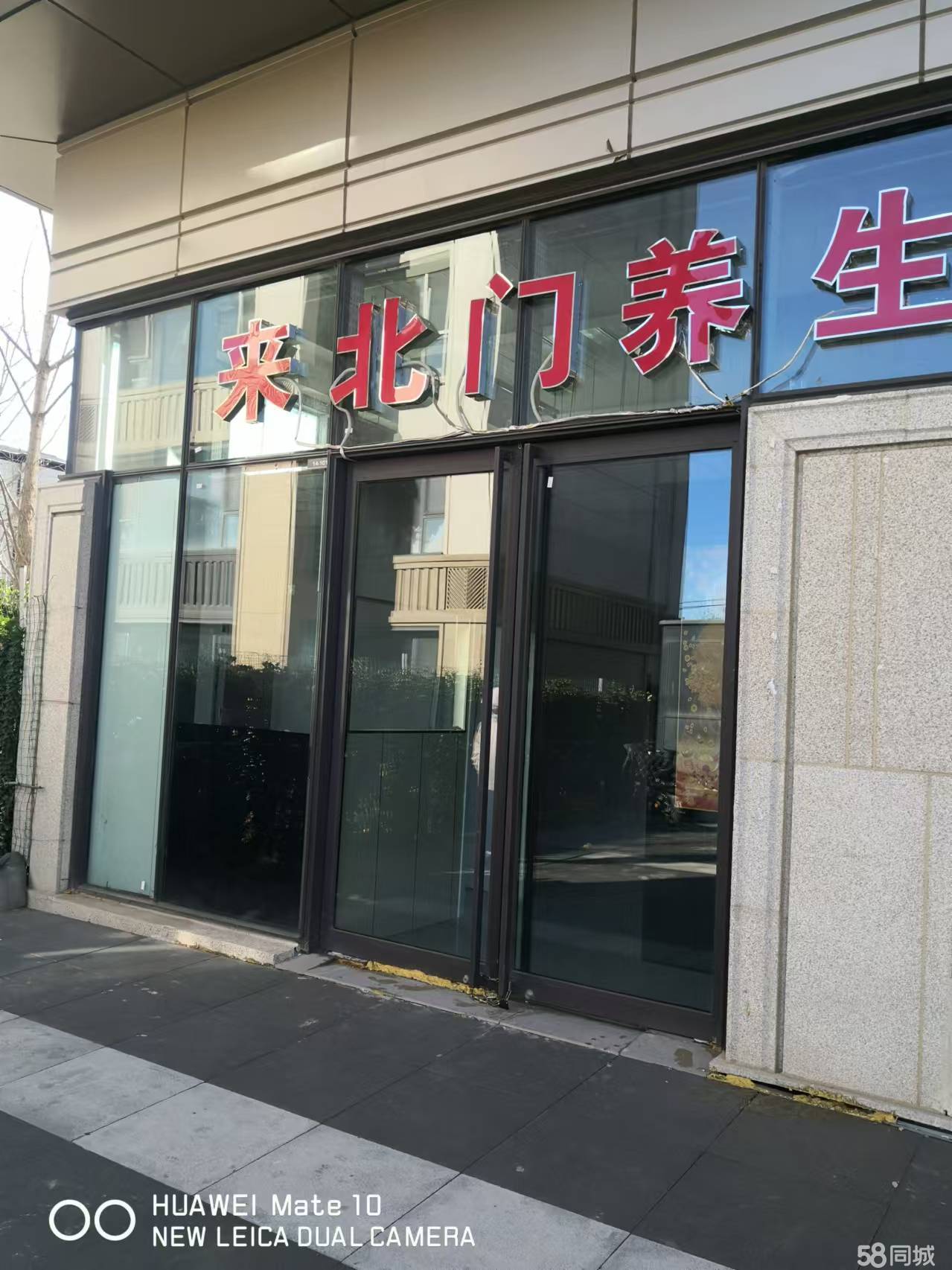 小区出入口已装修，无转让费，可做餐饮多种业态经营。