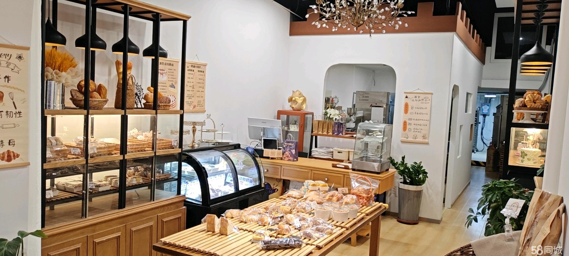 第五郡麦当劳旁100㎡面包店转让，精装修专业设备，无需再投入