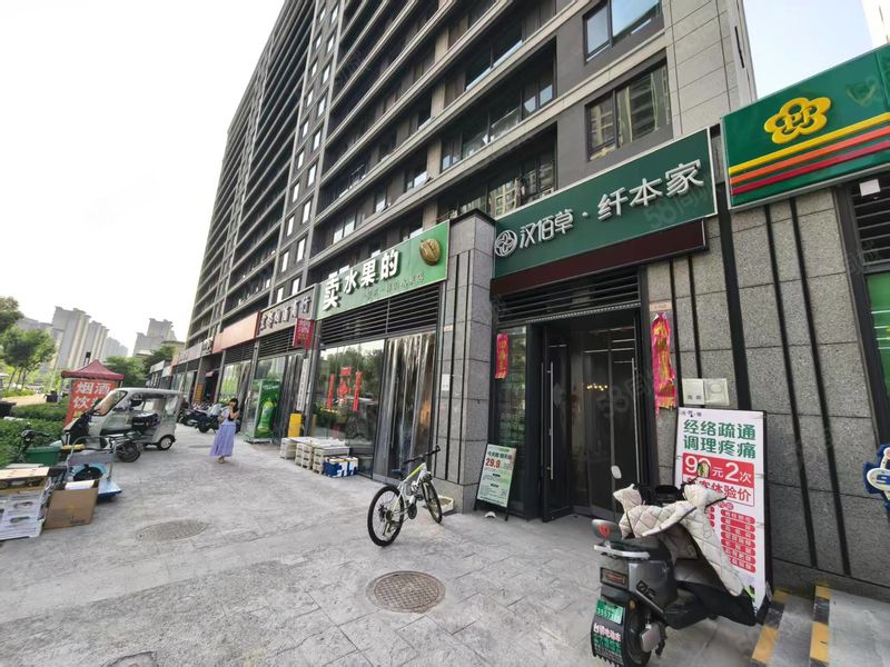 （闪 铺商业）旺铺转让唐冶中新国际城4区正门临街美容院
