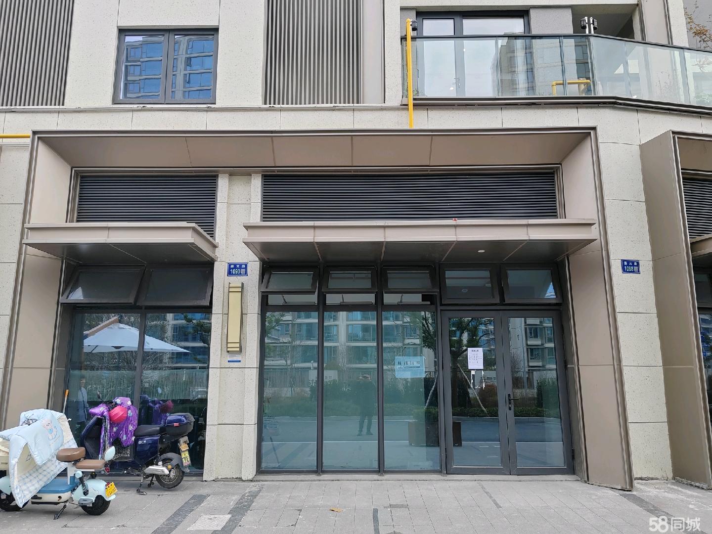 900户小区门口第一间招便利店超市或者其他业态