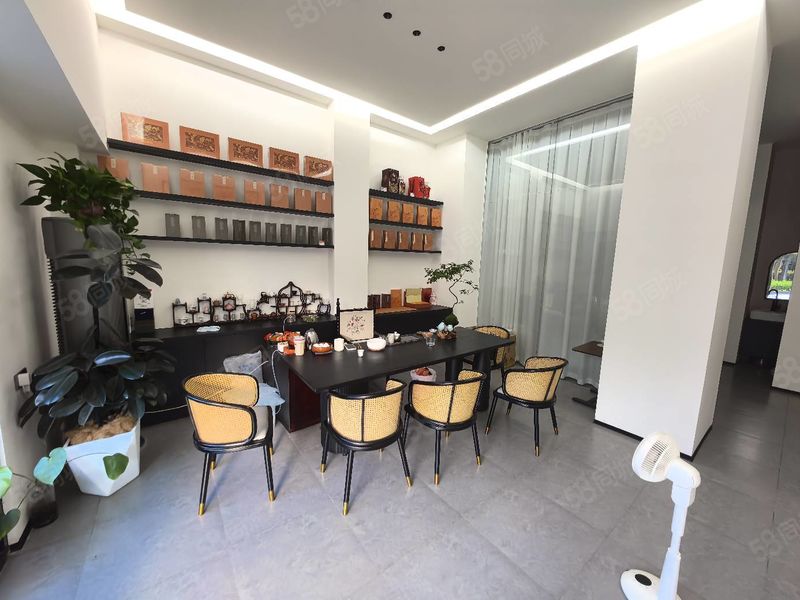 仓山万达。小清新带阳光露台茶叶店55平，大厅加小包厢