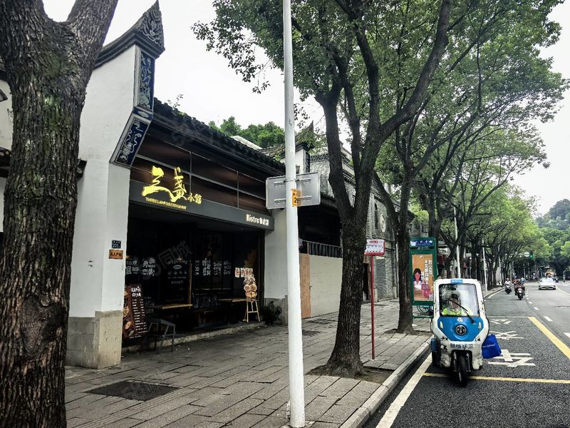 三坊七巷边，大面宽餐饮店180平带包厢，店适特色小吃，