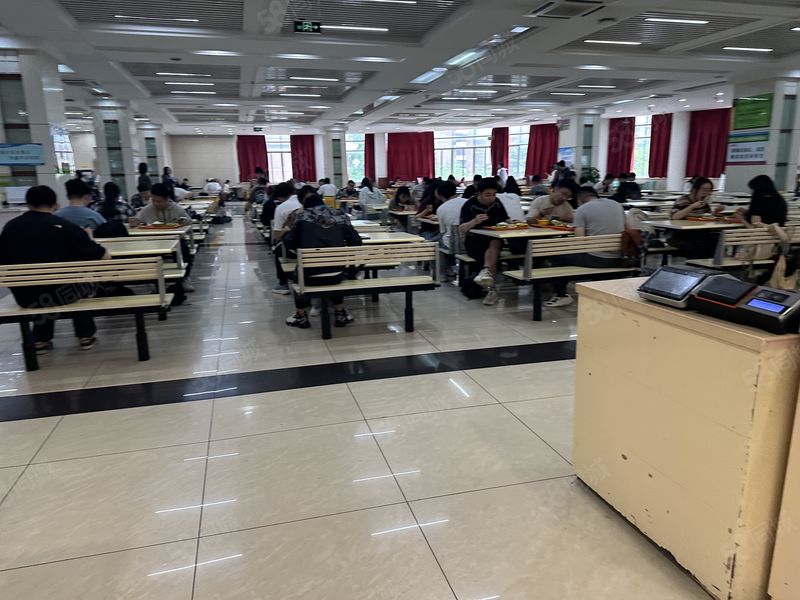 大学优质食堂窗口现阶段招租 做特色风味小吃类  无经验也可做