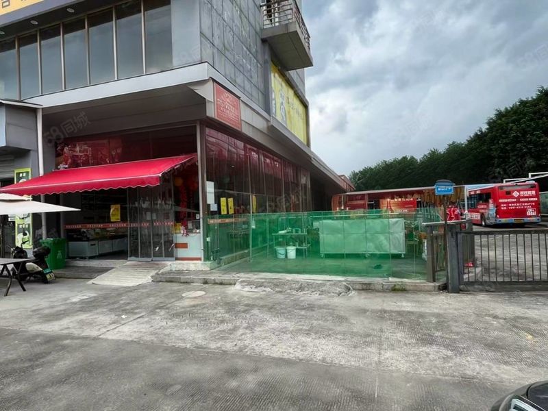 大学城精装带外摆烧烤店低价转让，100平外摆100平