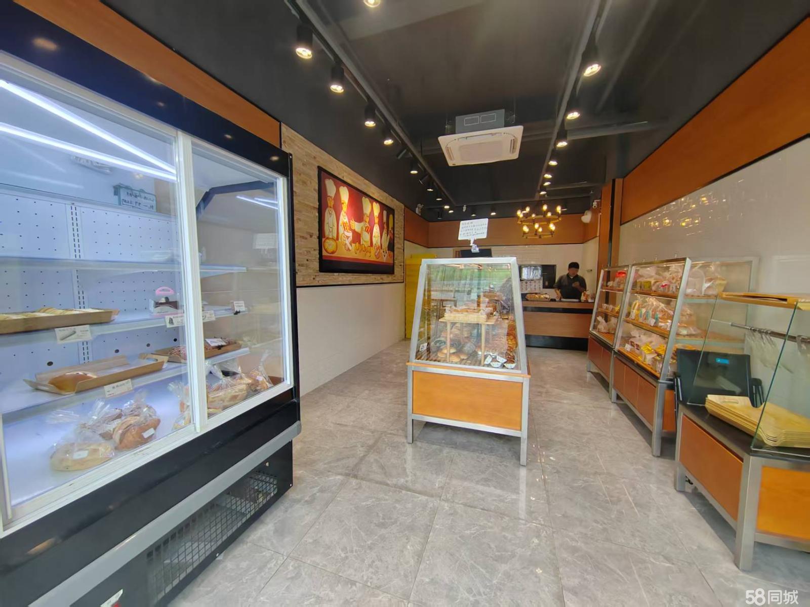 面包烘焙蛋糕店经营中转让，小区口临街店铺，也可以空转