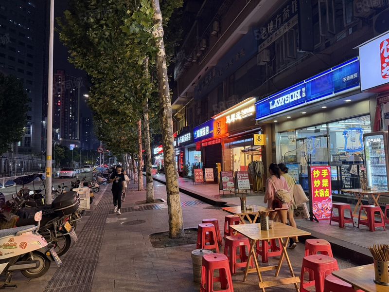 渝中区 袁家岗医院大学门口 餐饮街 旺铺转让20万可谈