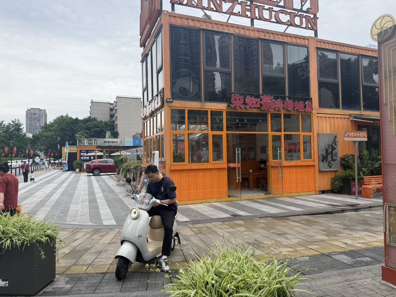 九龙坡万象城旁 民主村餐饮大外摆旺铺转让20可谈