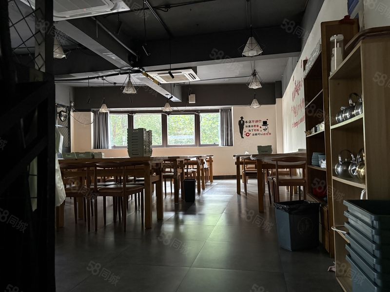 萧山老城区夜宵圣地，展面15米，位置特别好，可以通燃气有外摆