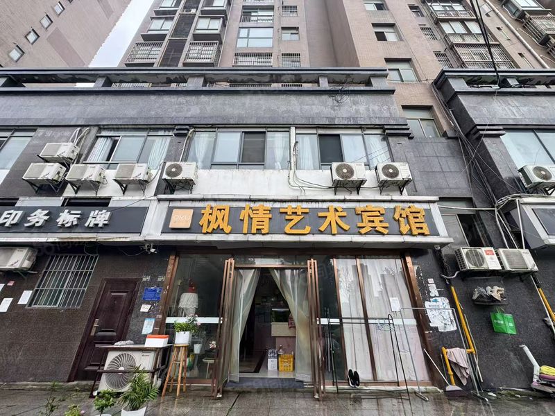 998洪山区欢乐大道白马馨居400平艺术主题宾馆转让