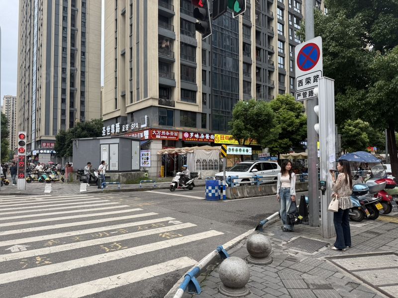 沙坪坝微电园 十字路口大门头 大外摆 旺铺转让仅需30万可谈