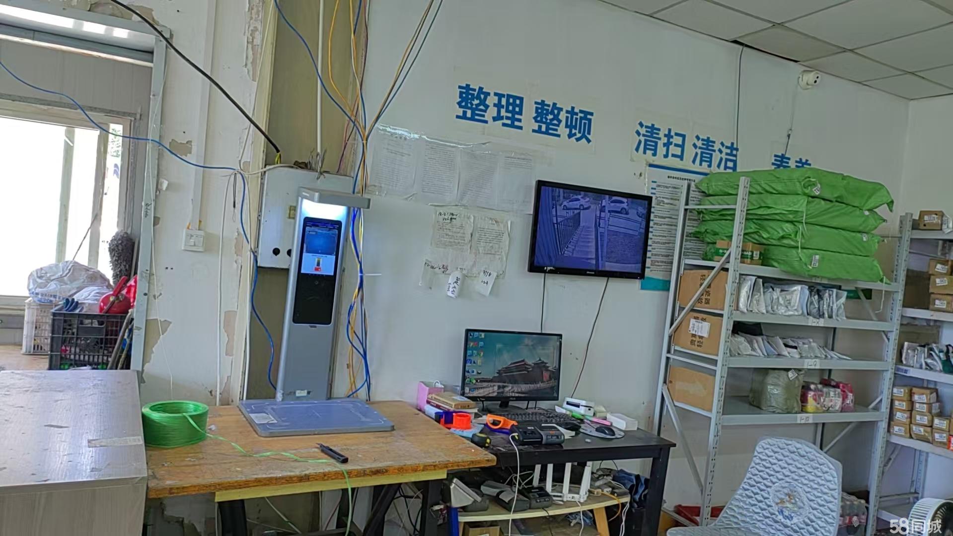 辛艺街临街80平快递驿站门面