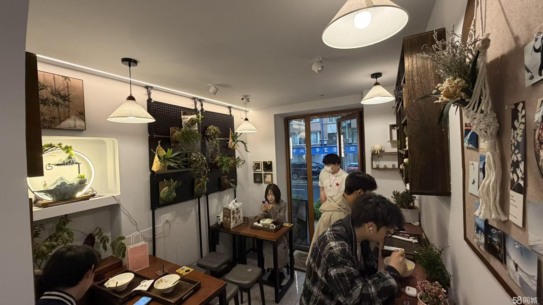 南山里临街甜品旺铺招租