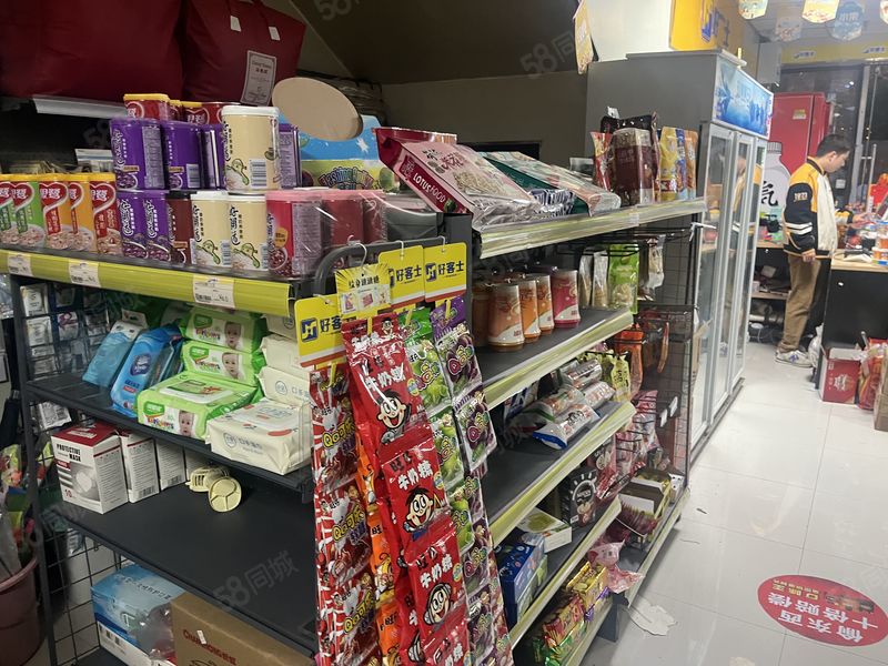 底价转让千户小区门口第一卡便利店，流水3500 双烟证加持！