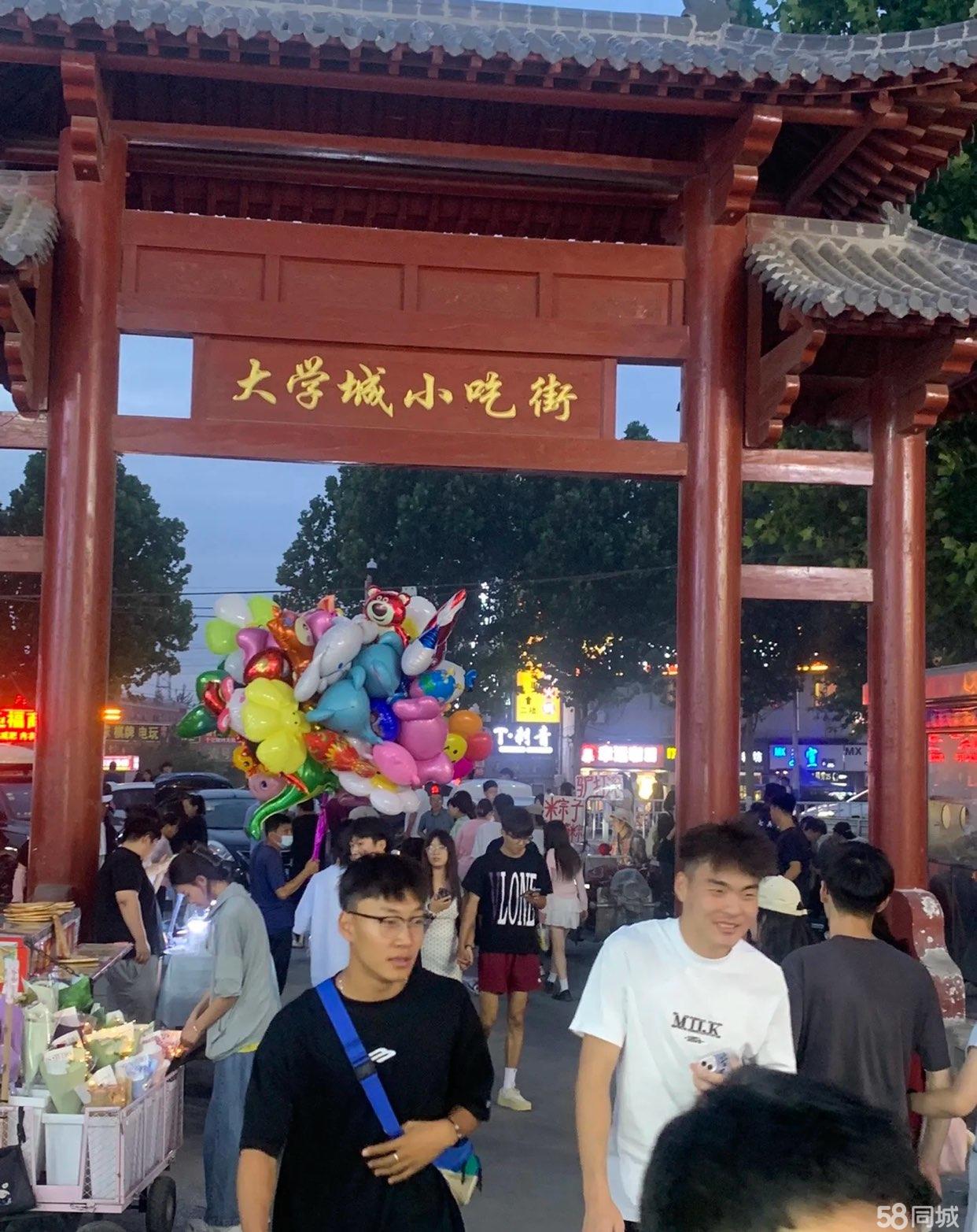 明水章丘大学城小吃街芙蓉街南头,可外摆能停车,房租转让费都低