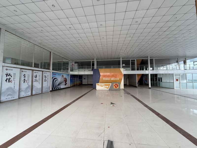 （捷铺商业）主干道大门脸精装房屋招租适合展厅4S店汽修直播