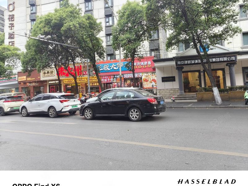 新街口商圈三元巷临街旺铺转让市口非常好人流量大餐饮美食一条街