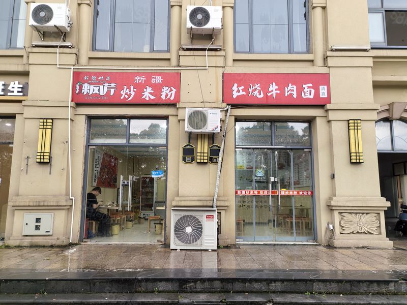 P奉贤区海思路大学门口双开门餐饮店转让!设备九成新客源无忧