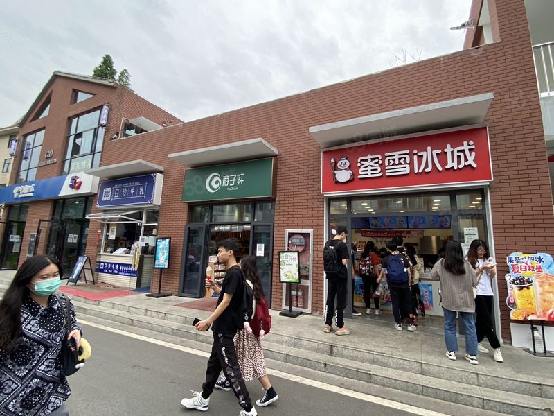 4万人大学校内商业街!暑假调整 隔壁日营9000 仅1铺快