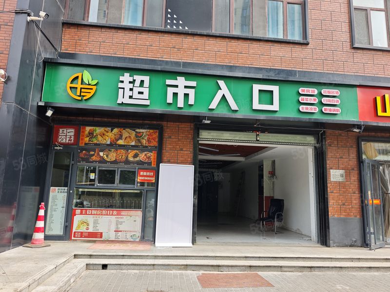 市场 五金建材电器 二手家具 古玩花卉 超市2400平米