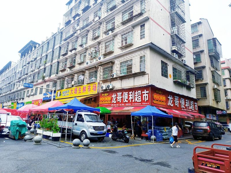 （好铺）日营业1万2！几大小区和市场围绕百货超市转让