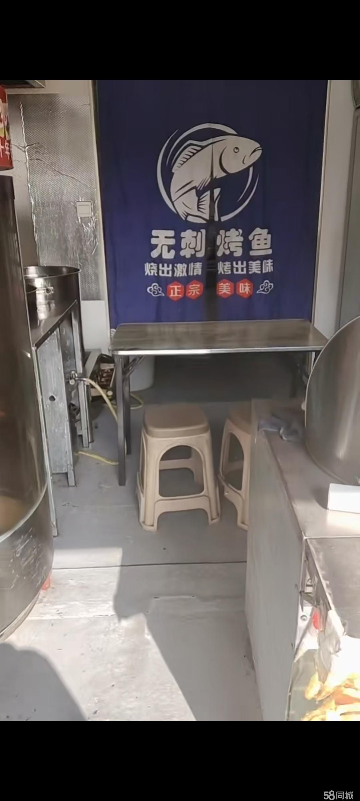 车场出入口临街快餐店招租