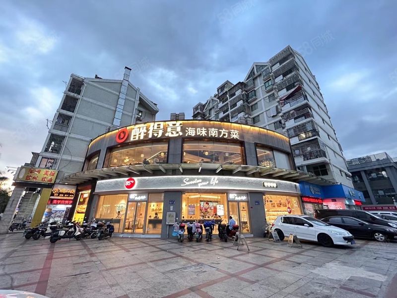 万象城旁餐饮店，面宽12米，全新装修，可外摆，接手就可经营