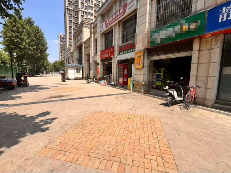 G房山绿地缤纷城精酿啤酒低价转让，店铺面积60平米，月租金6
