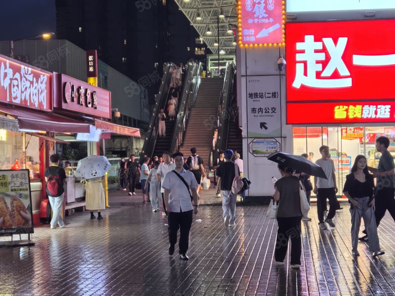 荔湾地铁口商业广场~推荐：奶茶，饮品，小吃，等等，消费力强大